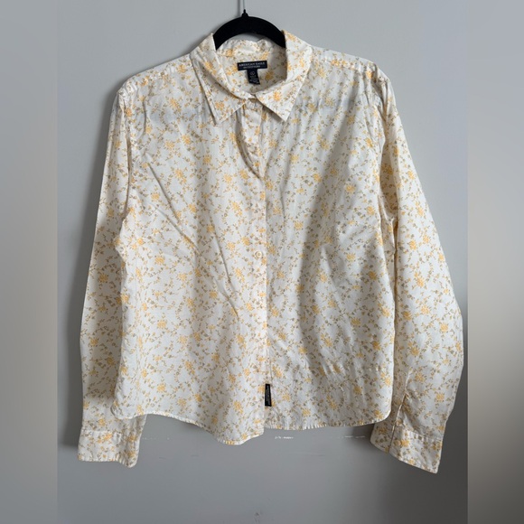 American Eagle Outfitters Tops - American Eagle Outfitters Floral button down Shirt. 100% cotton